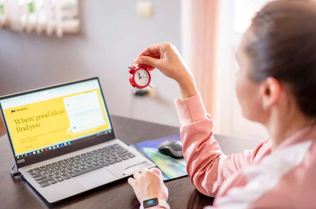 focused worker using timer